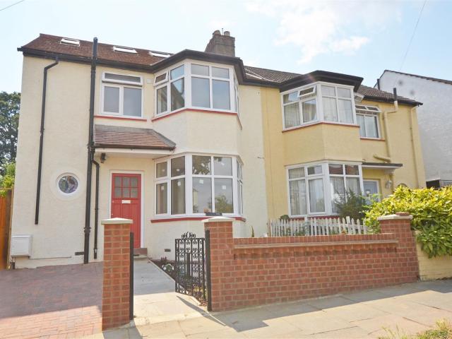 6 Bed House Semi Detached For Rent