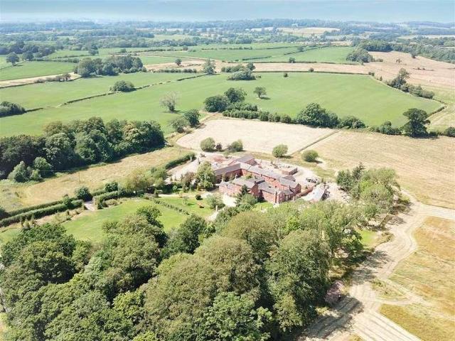 6 bed house for sale