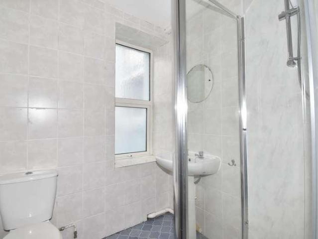 6 bed house for sale