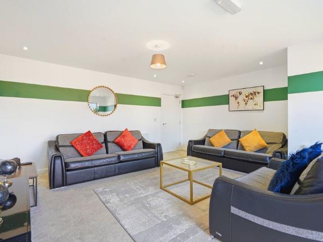 6 Bed Semi Detached House, Collingbourne Avenue, B36