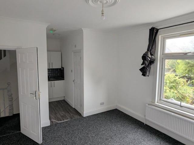 6 Bed Semi Detached House, Goodmayes Lane, IG3