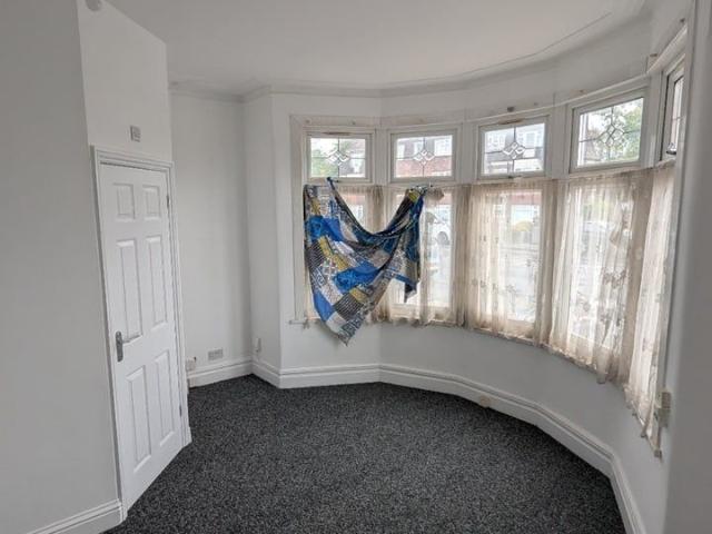 6 Bed Semi Detached House, Goodmayes Lane, IG3