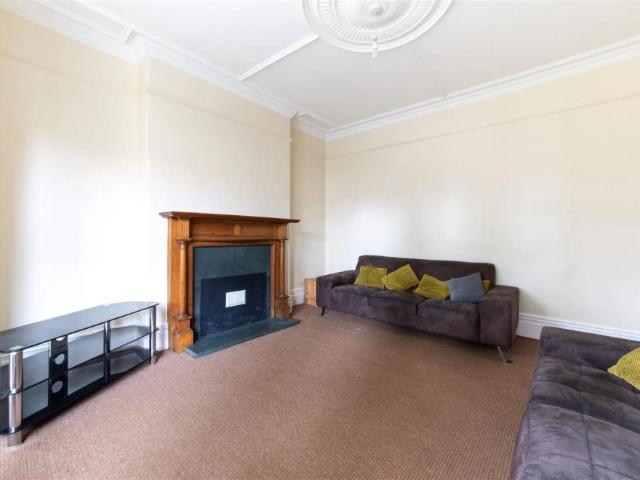 6 bed semi detached house to rent in Osborne Road, Jesmond, NE2
