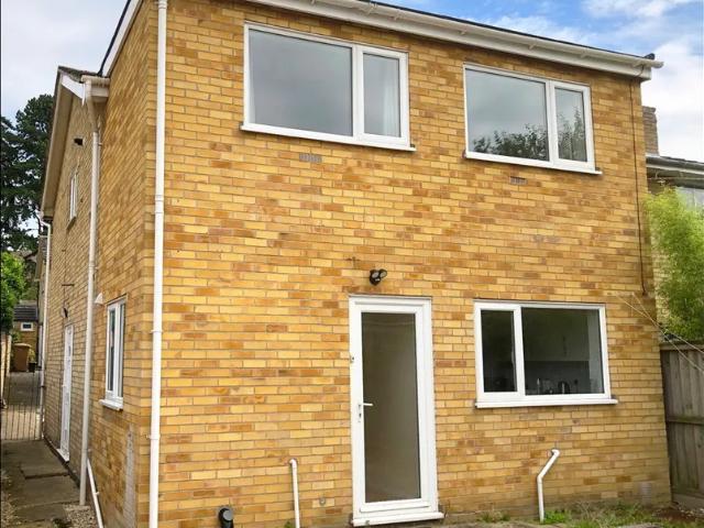 6 bed semi detached house to rent in Leng Crescent, Norwich, Norfolk