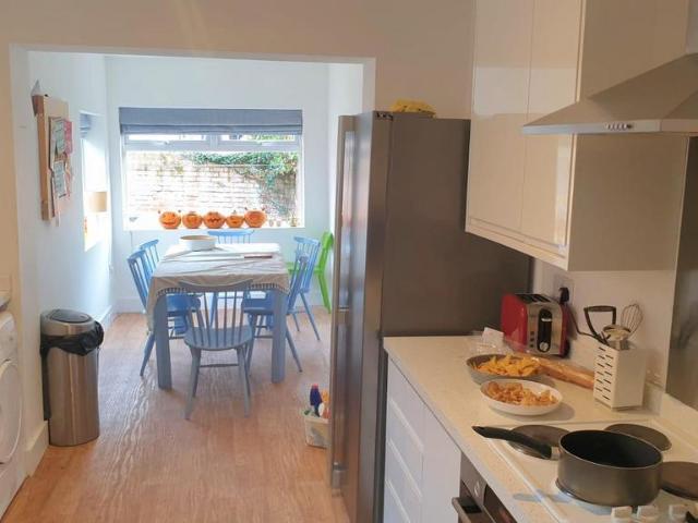 6 Bed Student House 26/27 Academic. 6 bed terraced house to rent £3,780 pcm £872 pw