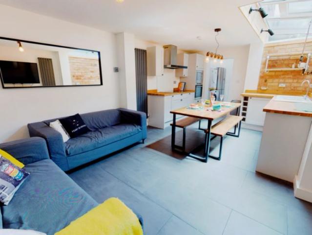 6 Bedroom, 1 Bathroom