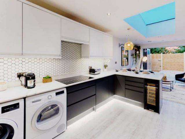 6 Bedroom, 1 Bathroom