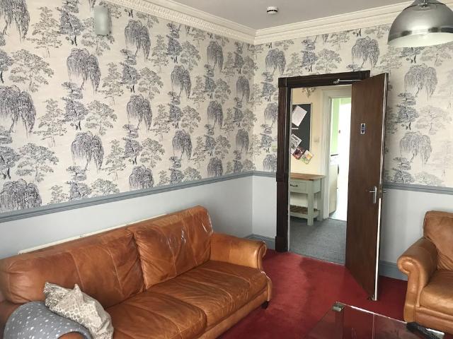 6 bedroom, 2 en suite house