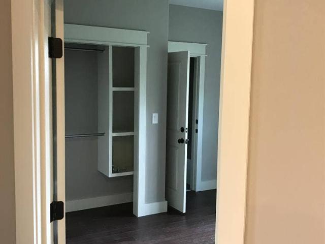 6 bedroom 6 full bathroom house