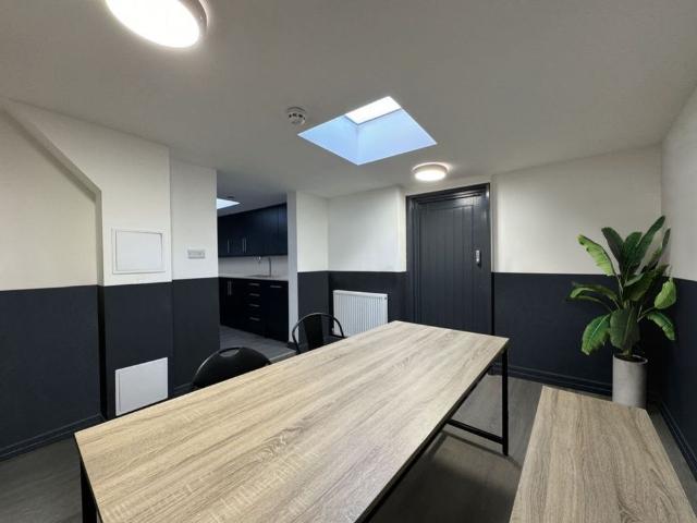 6 Bedroom