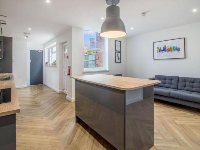 6 Bedroom