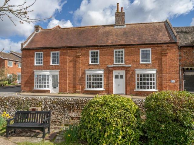6 bedroom cottage for sale