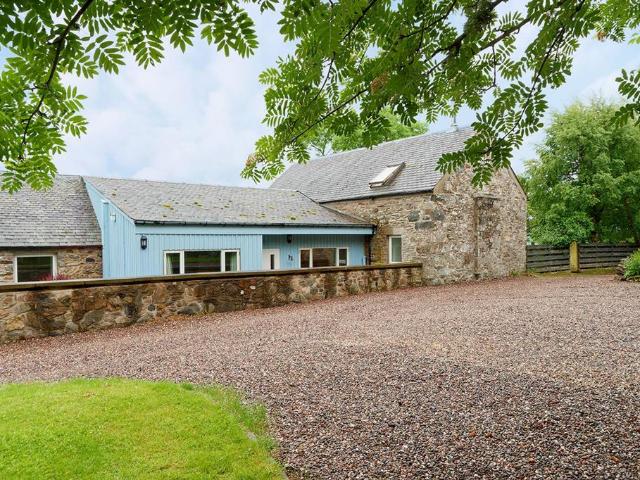6 bedroom cottage for sale