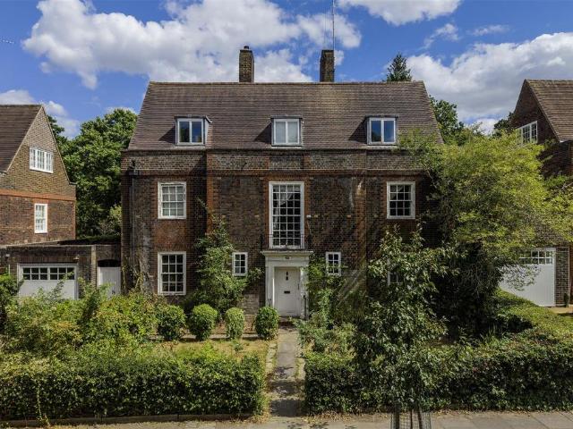 6 bedroom cottage for sale