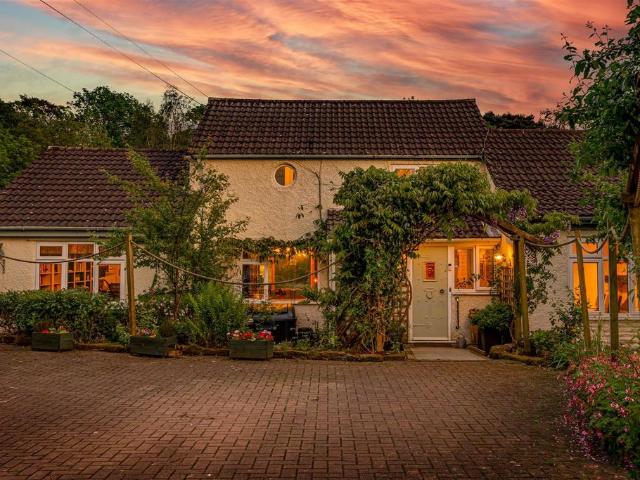 6 bedroom cottage for sale