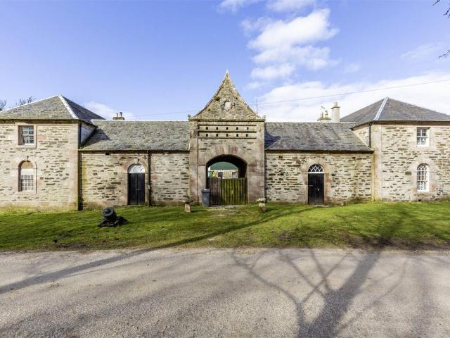 6 bedroom cottage for sale
