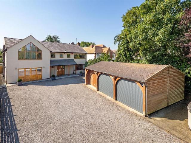 6 bedroom country house for sale