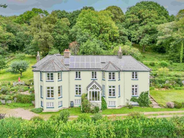 6 bedroom country house for sale