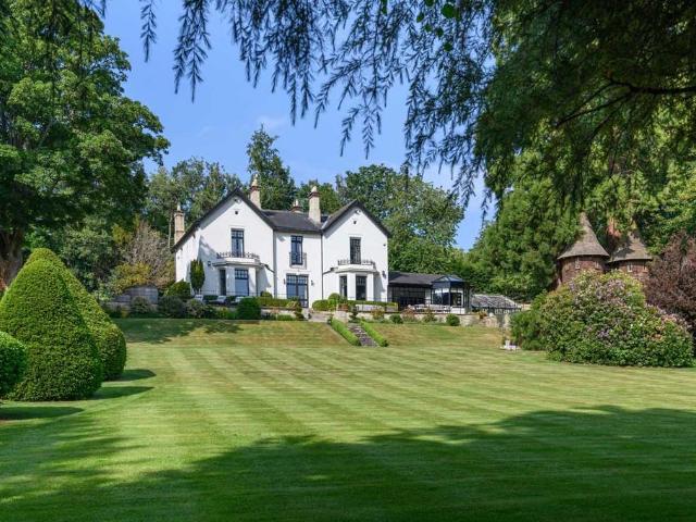 6 bedroom detached house for sale