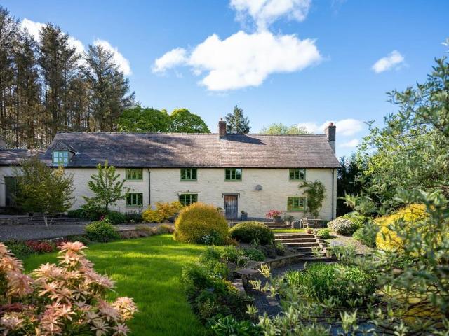 6 bedroom country house for sale
