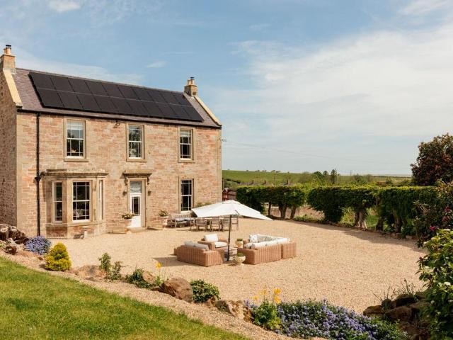 6 bedroom country house for sale