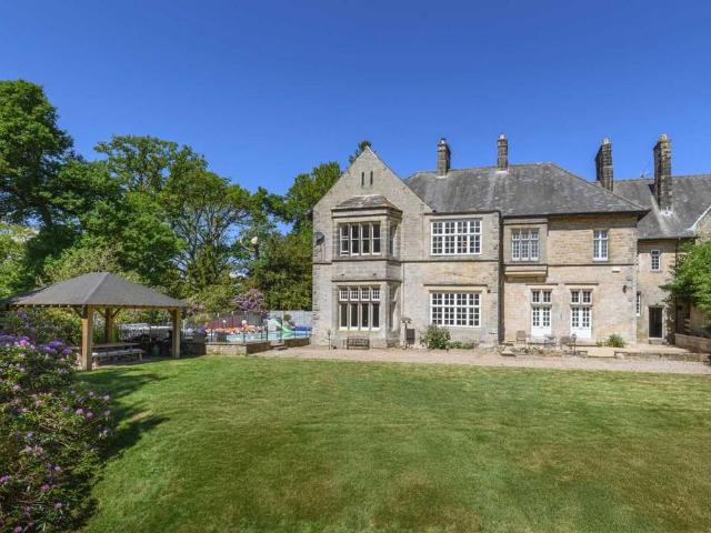 6 bedroom country house for sale