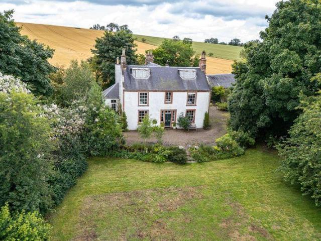 6 bedroom country house for sale