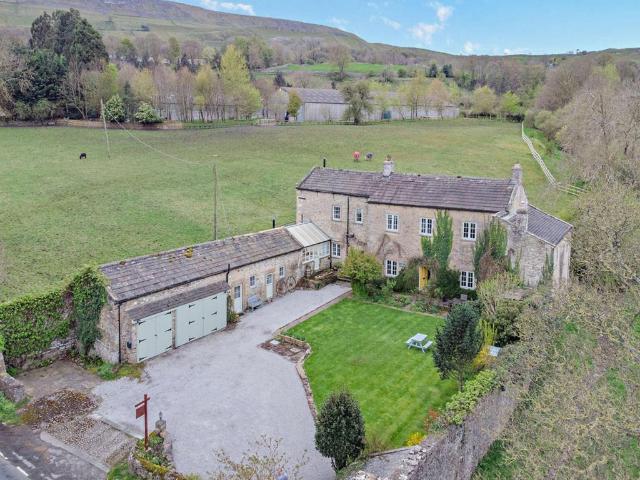 6 bedroom country house for sale
