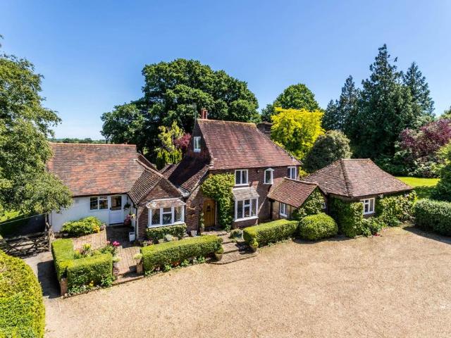 6 bedroom country house for sale