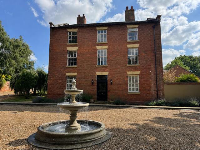6 bedroom country house for sale