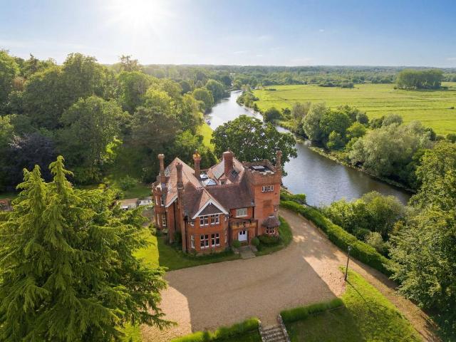 6 bedroom country house for sale