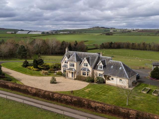6 bedroom equestrian facility for sale