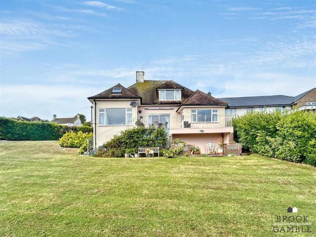 4 bedroom chalet for sale