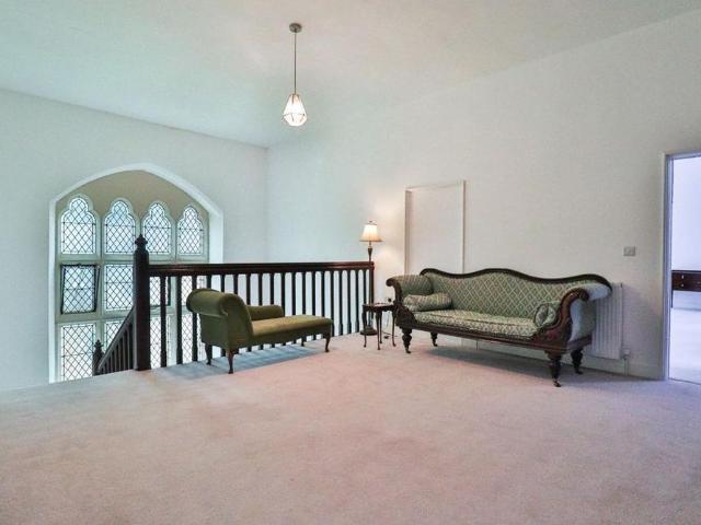 6 bedroom character property to rent
