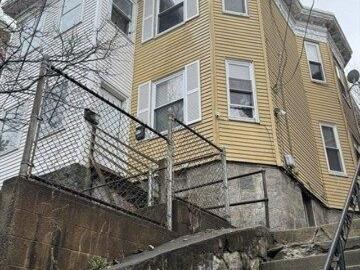 6 bedroom, Chelsea MA 02150 103441992