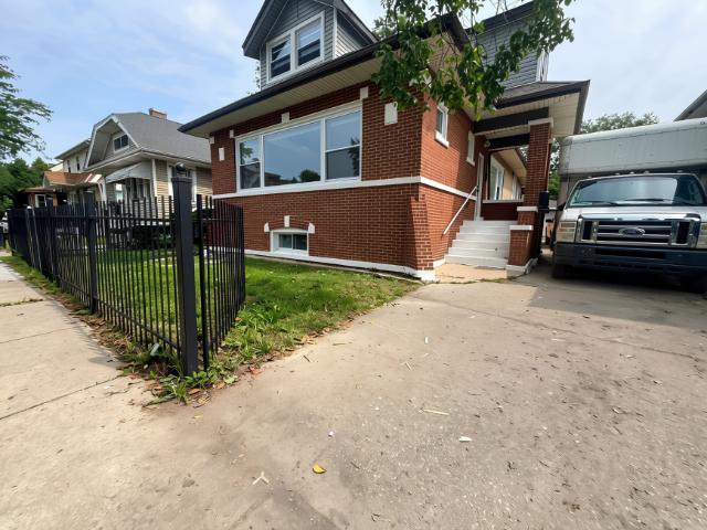 6 bedroom, Chicago IL 60628 106084696