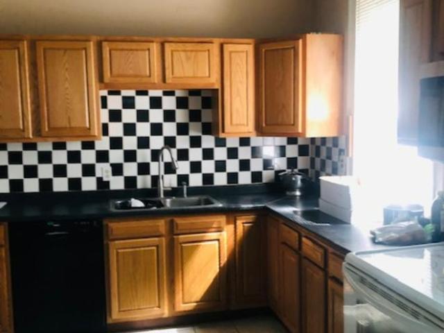 6 bedroom, Cincinnati OH 45219 105456271