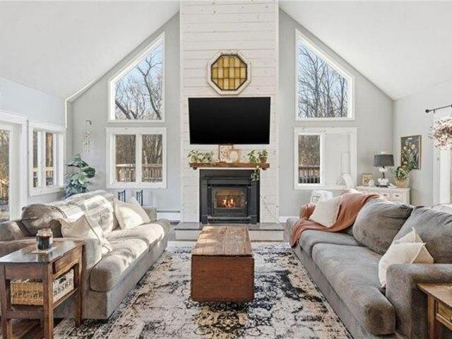 6 bedroom, Cumberland RI 02864 104649565