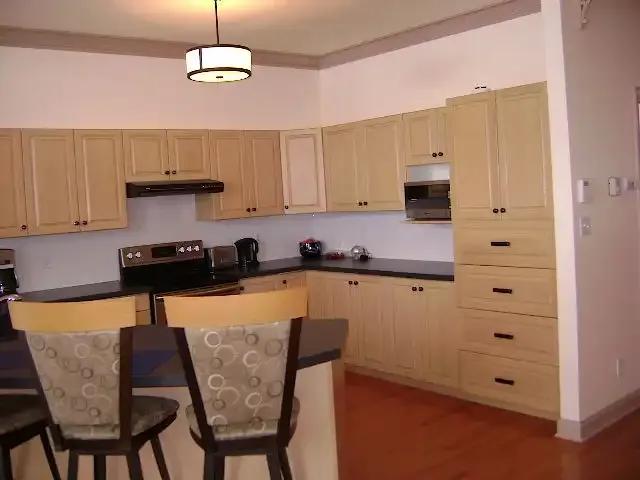 6 Bedroom Apartment Edmonton AB 104991613