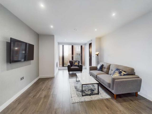 6 Bedroom Apartment Flat