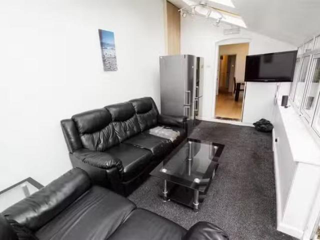 6 bedroom apartment for rent in Ribblesdale Road, Birmingham.