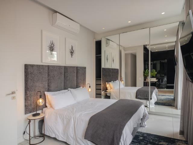 6 Bedroom Apartment For Sale in Bantry Bay