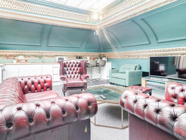 6 bedroom apartment for sale