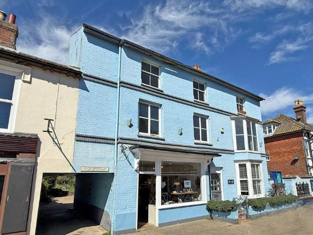 6 bedroom apartment for sale