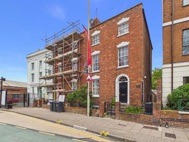 6 bedroom apartment for sale