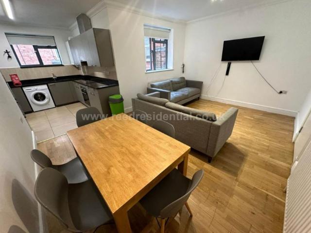 6 Bedroom Apartment Lenton East Midlands 98286240