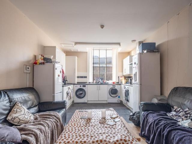 6 bedroom apartment to rent