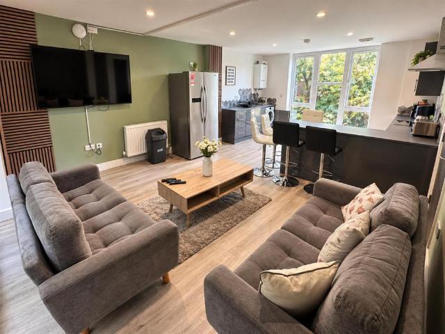 6 bedroom apartment to rent
