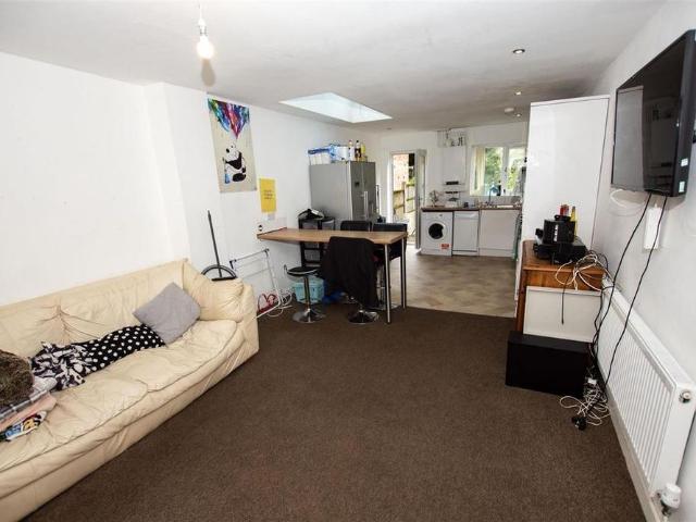 6 bedroom apartment to rent