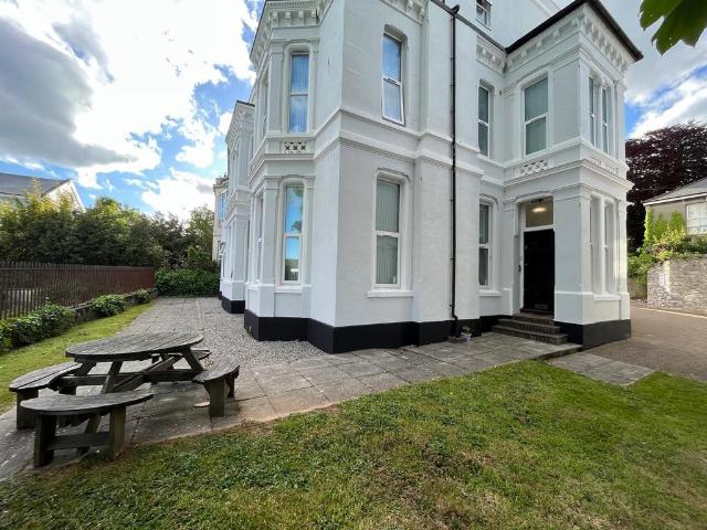6 bedroom apartment to rent